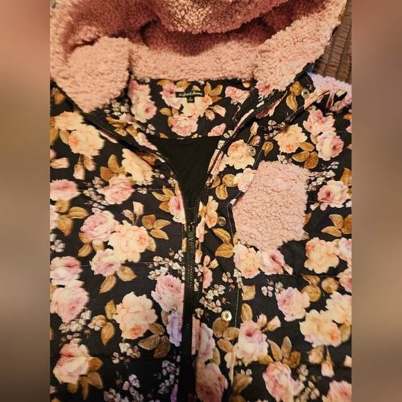 FOR LOVE & LEMONS Hooded Sherpa Lined Puffer Jacket - Picture 3 of 7